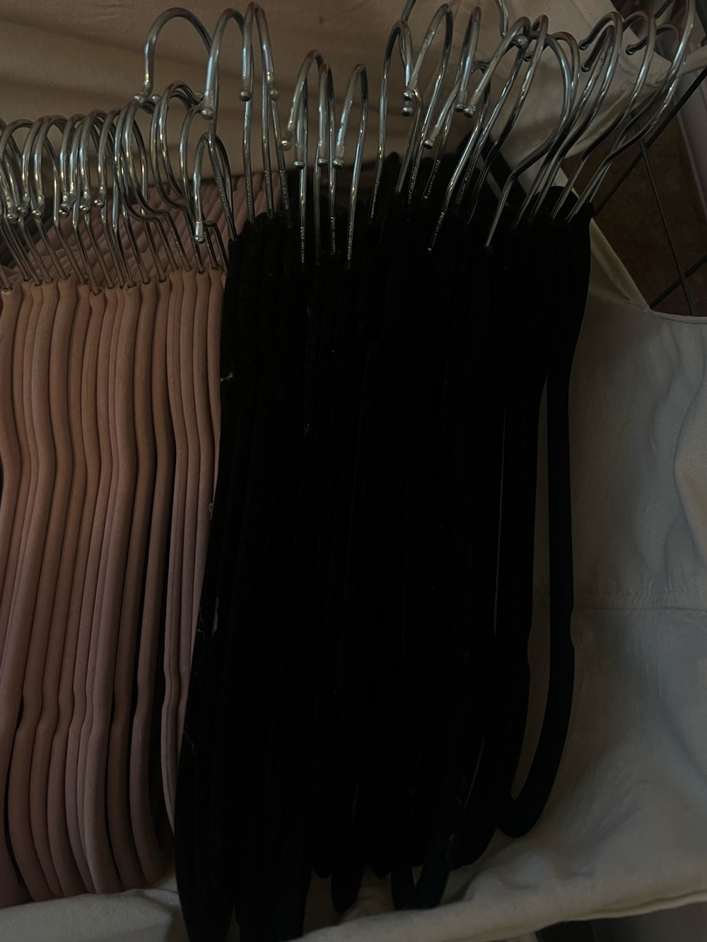 20 black velvet hangers